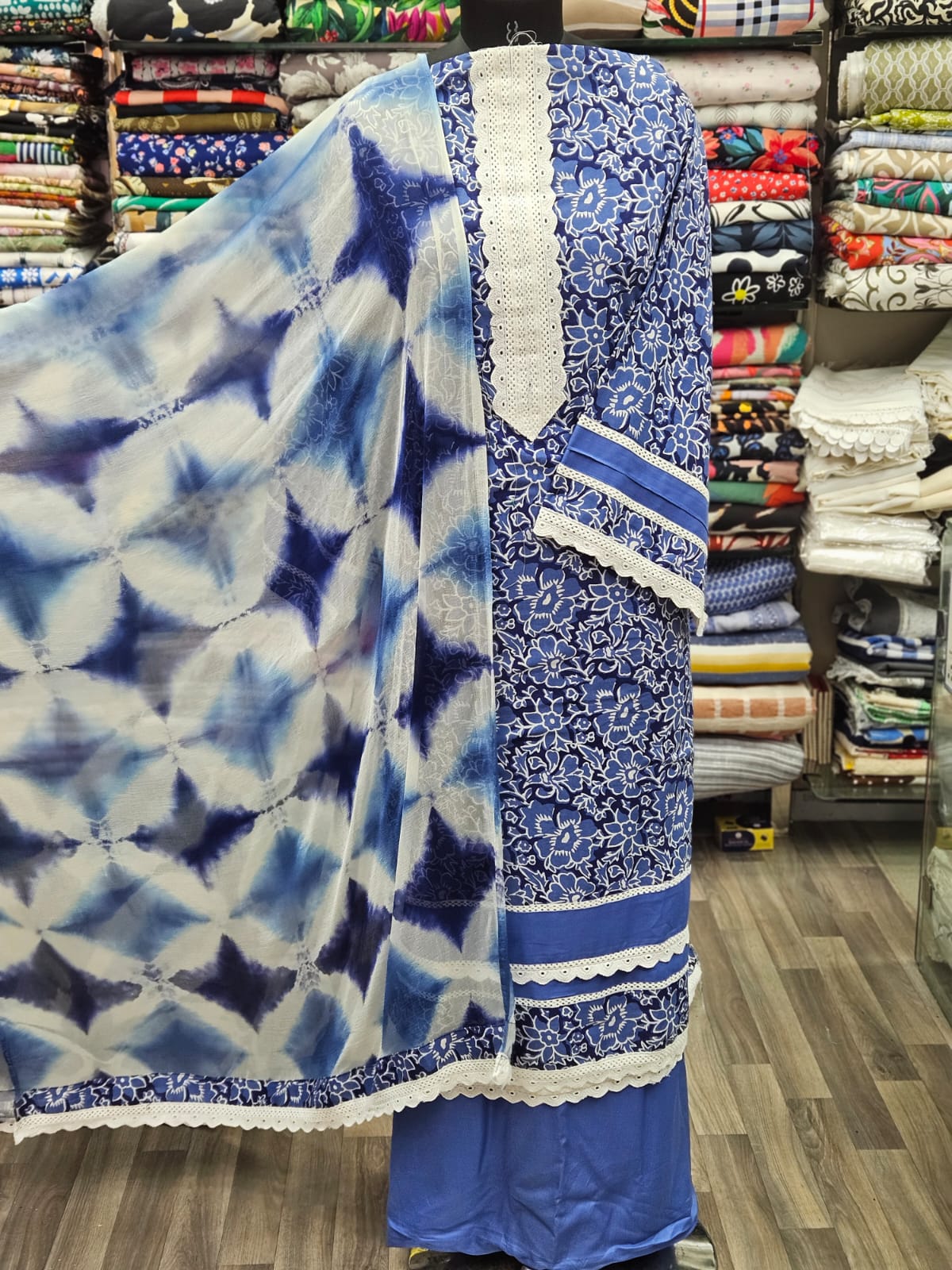 Noor-e-Zariya Designer Suit Set - Image 2