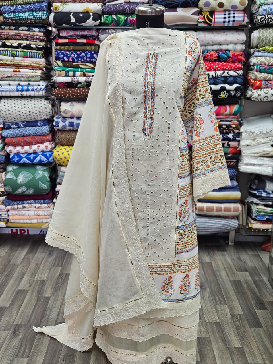 Nooré Pakistani Cotton Lace Work Suit Set - Image 2